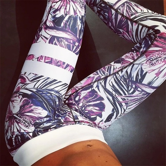 Pants - 🎉HP🎉 📍LAST 1📍Floral & Leaf Printed  Leggings